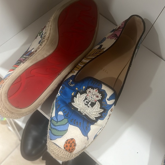 Really good condition red bottom - Picture 2 of 3